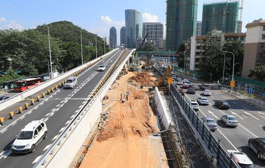 羅湖東湖賓館公交站路面質(zhì)量遭吐槽